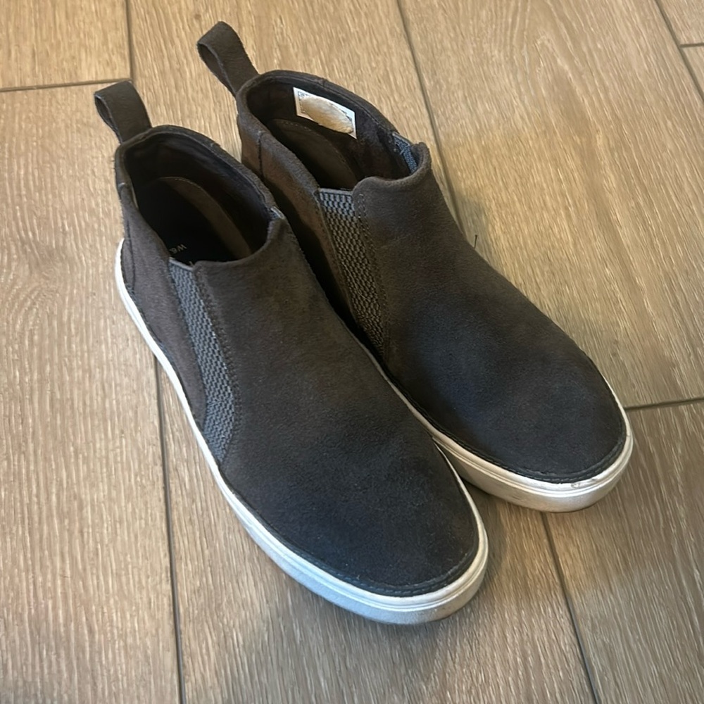 Grey Tom’s High Top Slip On Sneakers. Size 6.